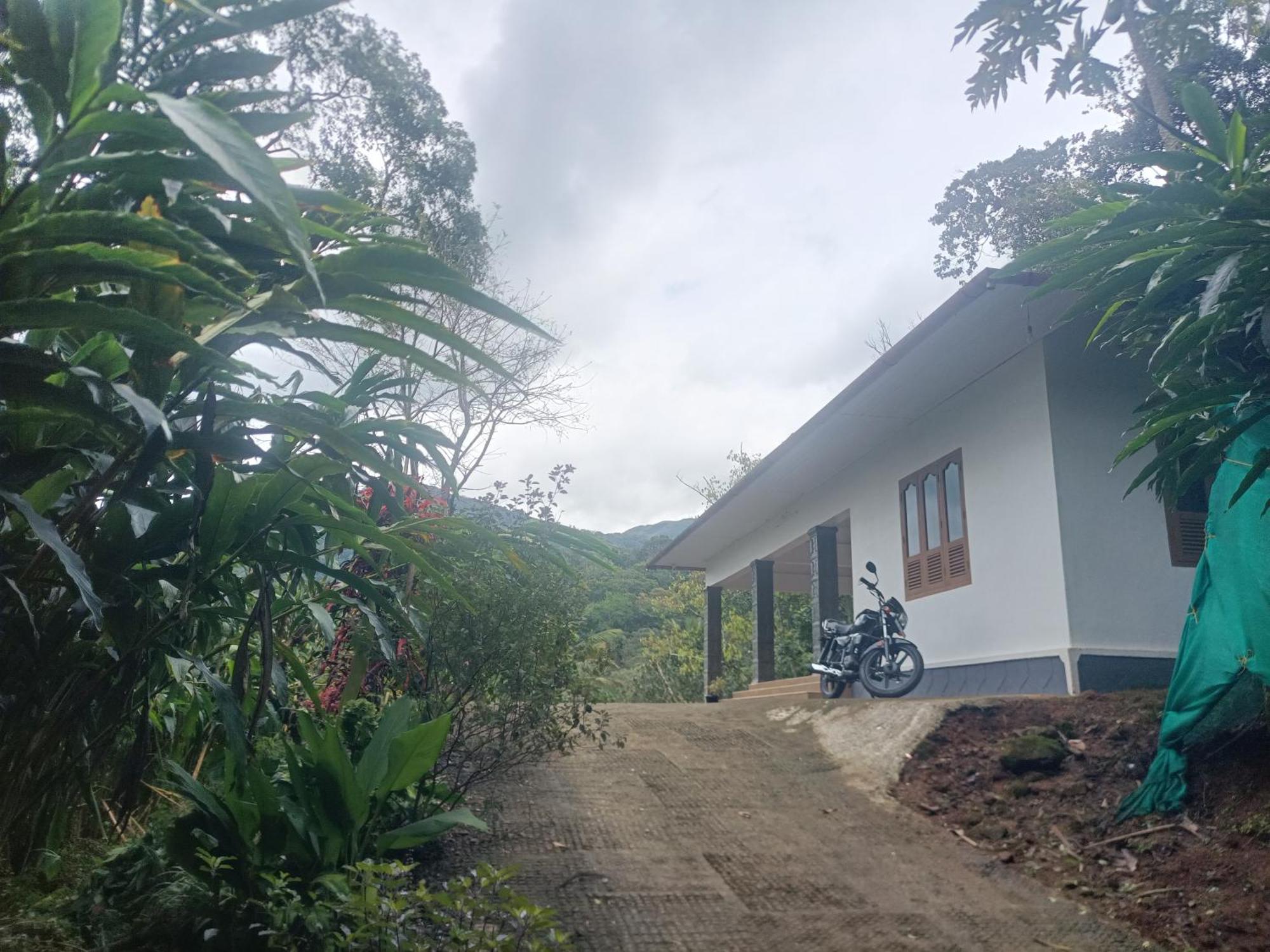 Anivilla Holiday Home Kunjithanny Anachal Exterior foto