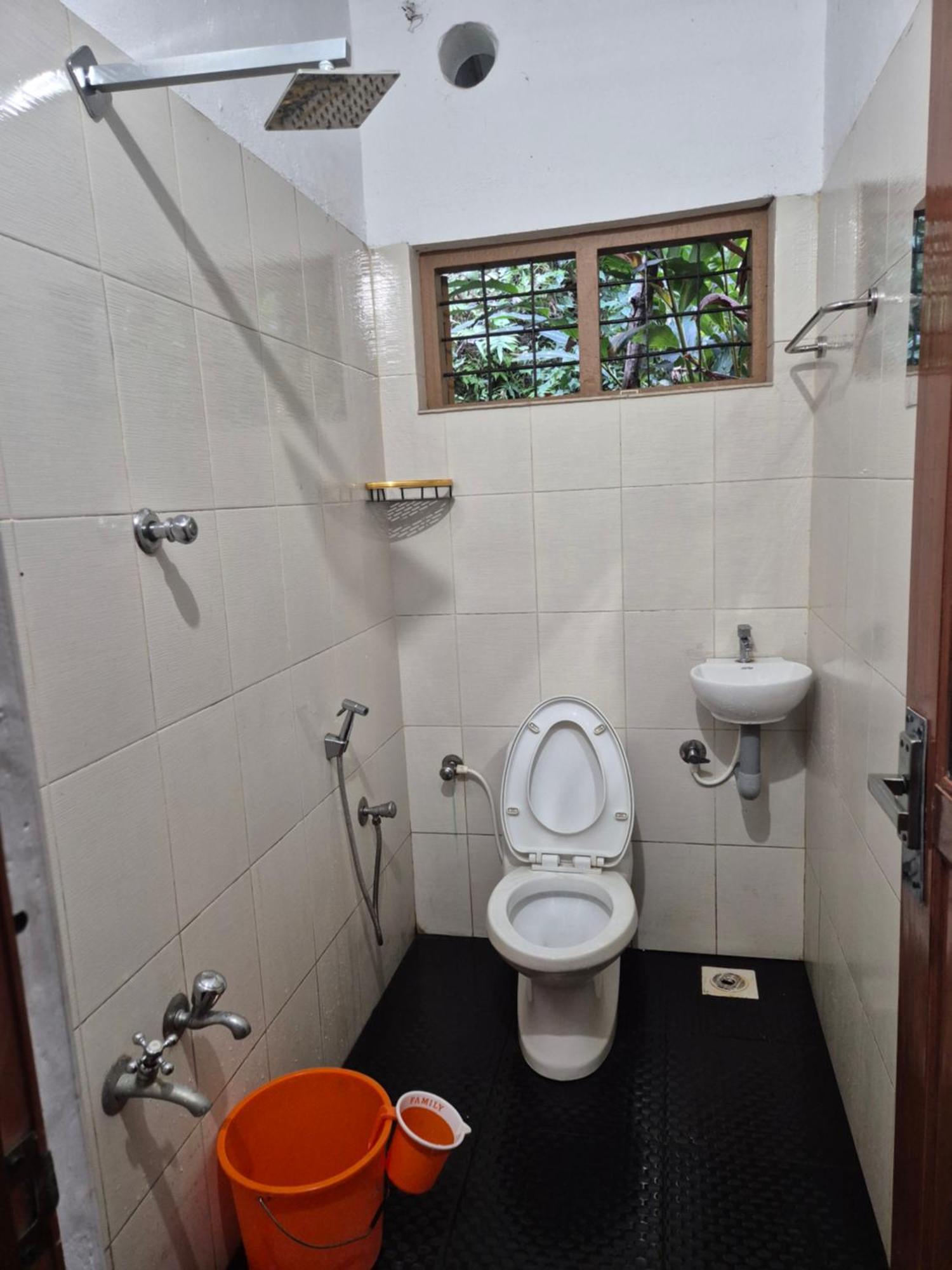 Anivilla Holiday Home Kunjithanny Anachal Exterior foto